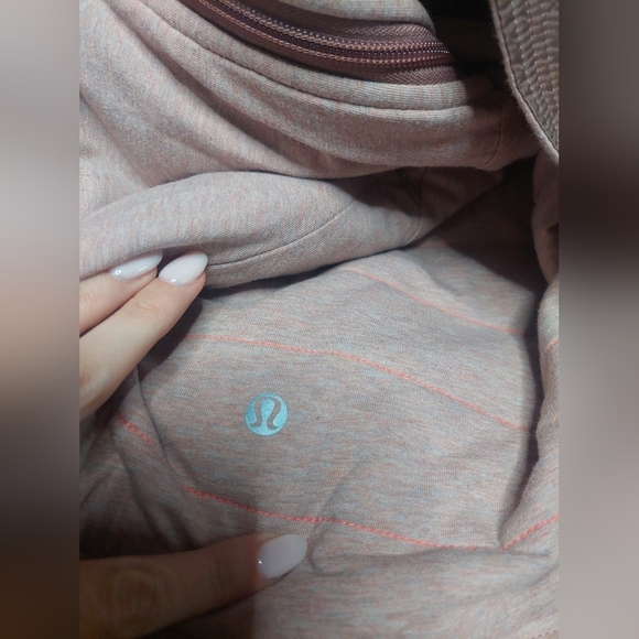 Lululemon Athletica Women's Puffer Jacket in Mauve - Picture 8 of 8